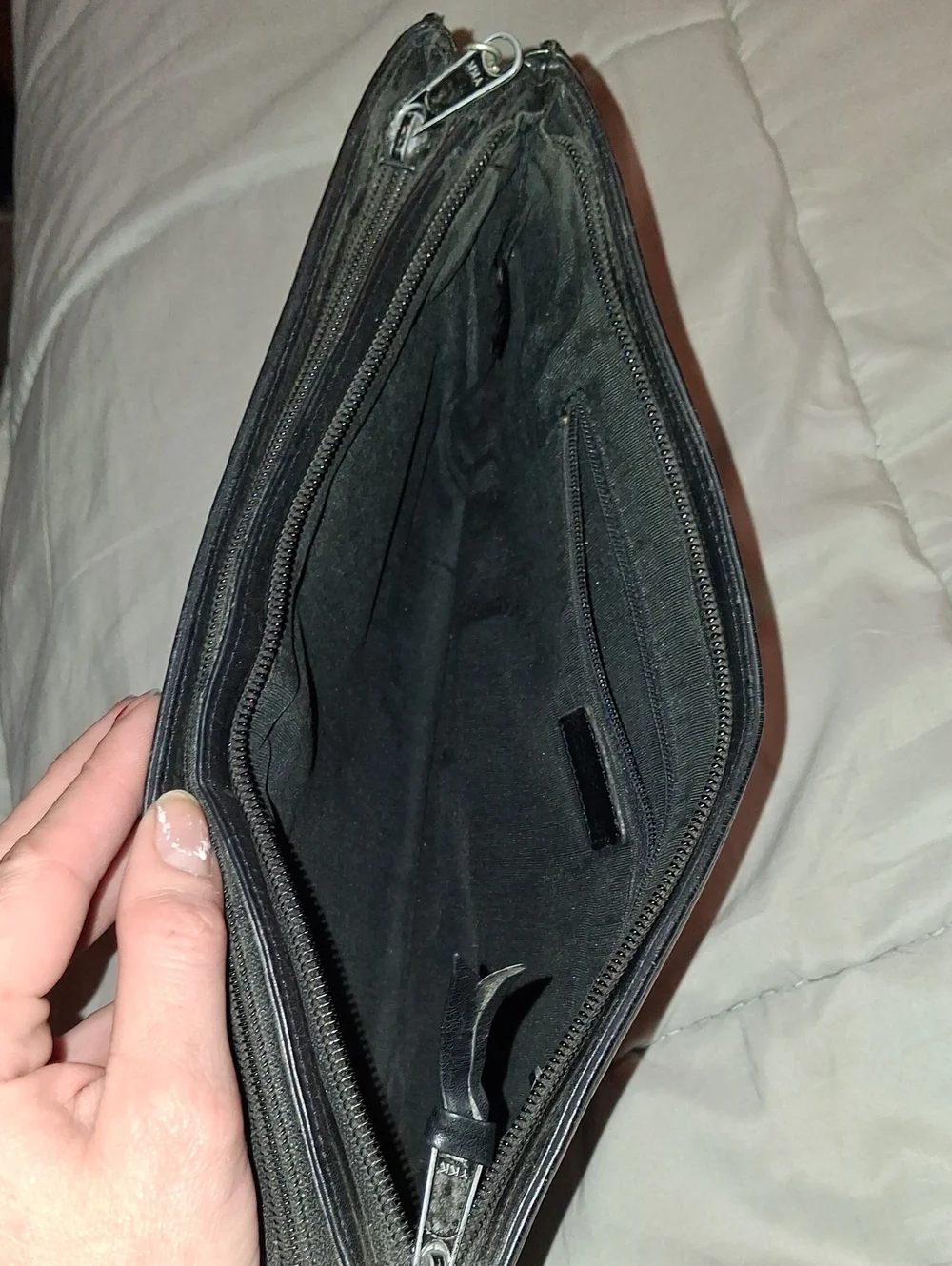 Vintage Prestine Etra Men's Black Leather Zip Clutch With Etra Logo On Zip
